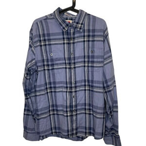 Wrangler men’s blue plaid vintage wash button up shirt